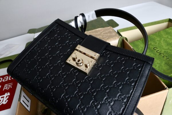 sy_no_C561CE865A700754EDBEDB7407B5FB37_8 Padlock Embossed Leather