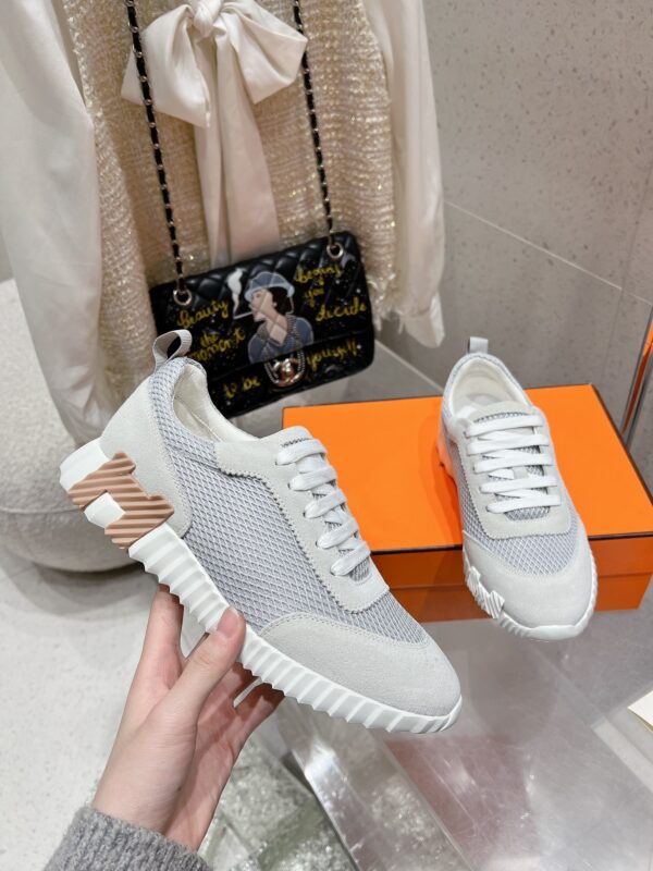 sy_no_C59BEEC42A190460B8240F94B2B753B8_0 Light Grey & Off-White Suede Mesh Lightweight Sneakers