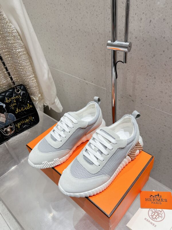 sy_no_C59BEEC42A190460B8240F94B2B753B8_1 Light Grey & Off-White Suede Mesh Lightweight Sneakers