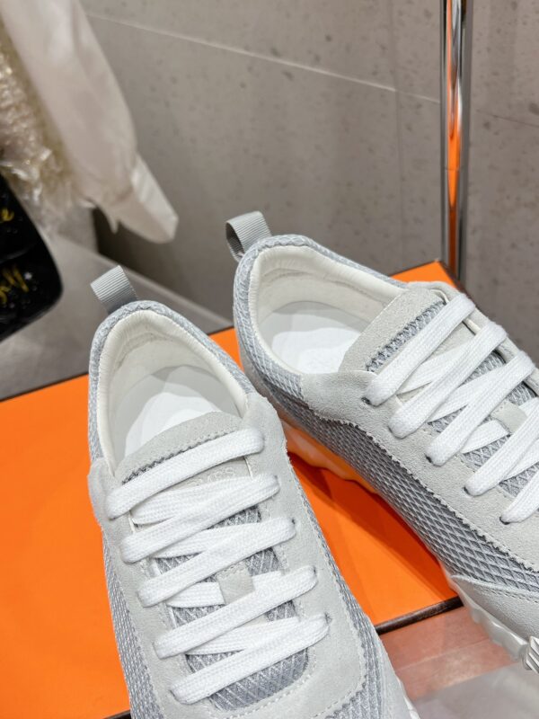 sy_no_C59BEEC42A190460B8240F94B2B753B8_5 Light Grey & Off-White Suede Mesh Lightweight Sneakers