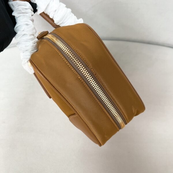 sy_no_C5B2BCA0E49F7D006A2DB7EAF220A04D_2 Prada Debut: 2024 Cruise Collection Re-Edition 1978 Double-Handle Bag
