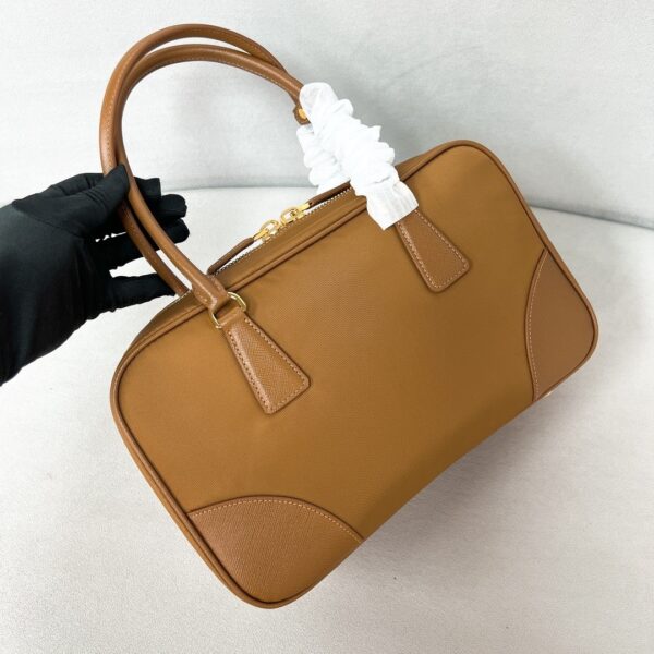 sy_no_C5B2BCA0E49F7D006A2DB7EAF220A04D_3 Prada Debut: 2024 Cruise Collection Re-Edition 1978 Double-Handle Bag