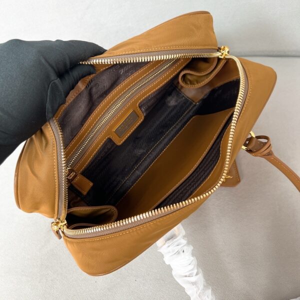 sy_no_C5B2BCA0E49F7D006A2DB7EAF220A04D_7 Prada Debut: 2024 Cruise Collection Re-Edition 1978 Double-Handle Bag