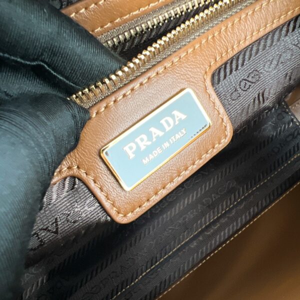 sy_no_C5B2BCA0E49F7D006A2DB7EAF220A04D_8 Prada Debut: 2024 Cruise Collection Re-Edition 1978 Double-Handle Bag