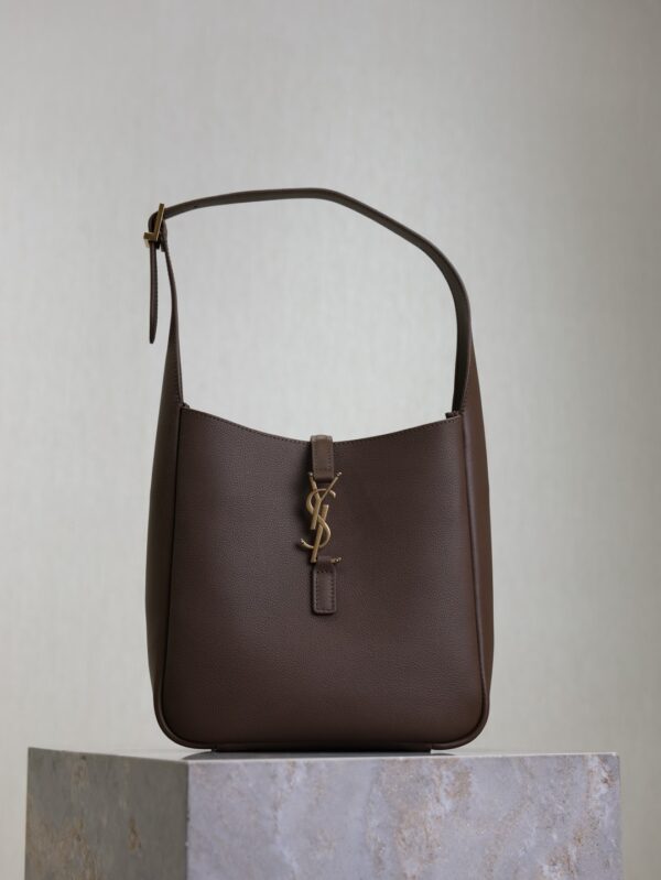 sy_no_C612DD409DB10097BC444834506B0598_0 LE 5 À 7 Underarm Bag – Pecan Brown