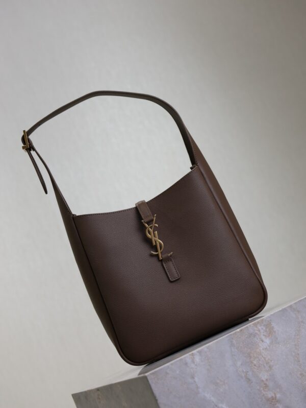 sy_no_C612DD409DB10097BC444834506B0598_1 LE 5 À 7 Underarm Bag – Pecan Brown
