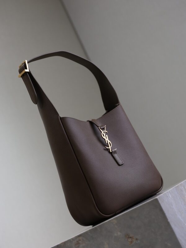 sy_no_C612DD409DB10097BC444834506B0598_3 LE 5 À 7 Underarm Bag – Pecan Brown