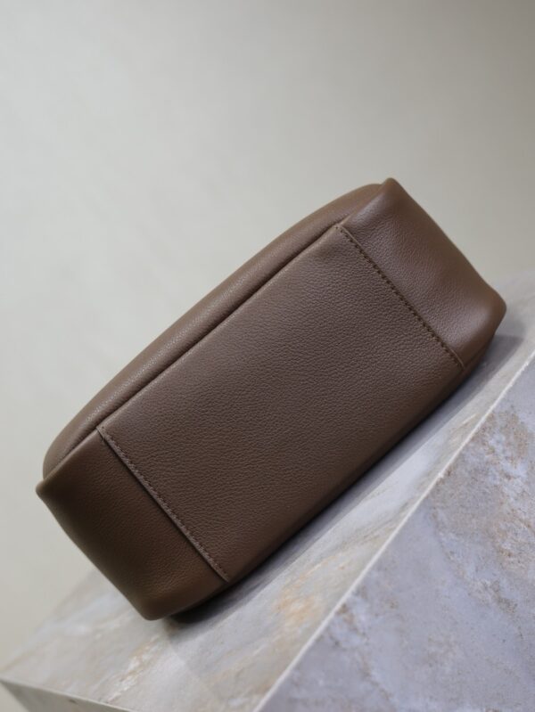 sy_no_C612DD409DB10097BC444834506B0598_8 LE 5 À 7 Underarm Bag – Pecan Brown