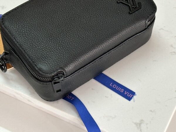 sy_no_C66DDCCBA52E143FCE6442CDB03E3329_4 Alpha Wearable Wallet – Grained Leather