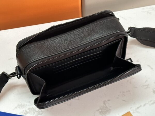 sy_no_C66DDCCBA52E143FCE6442CDB03E3329_6 Alpha Wearable Wallet – Grained Leather