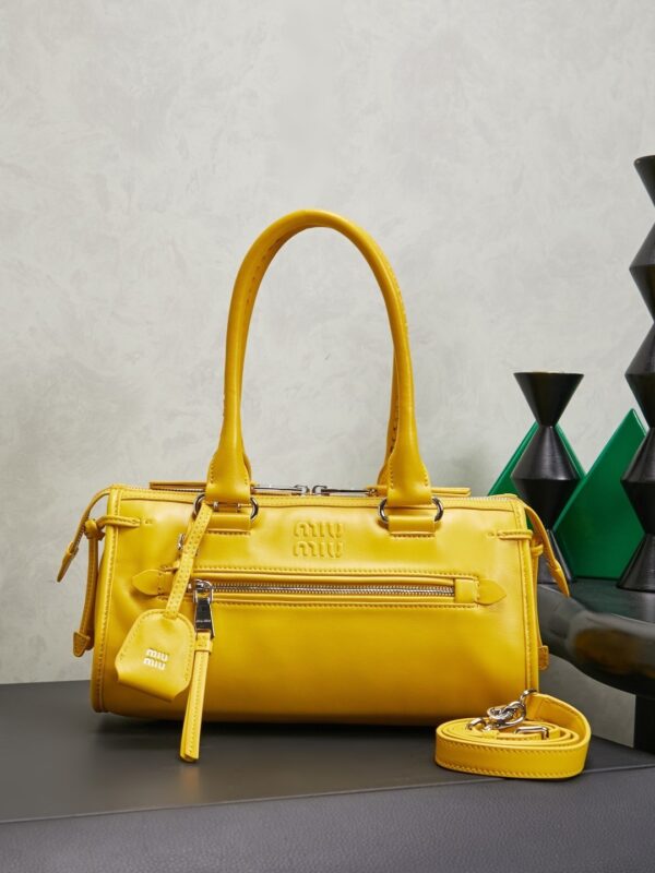 sy_no_C71ED4DE9B01117B276DCB33DD9357E4_0 Yellow Leather Front-Zip Double-Handle Shoulder Crossbody Bag