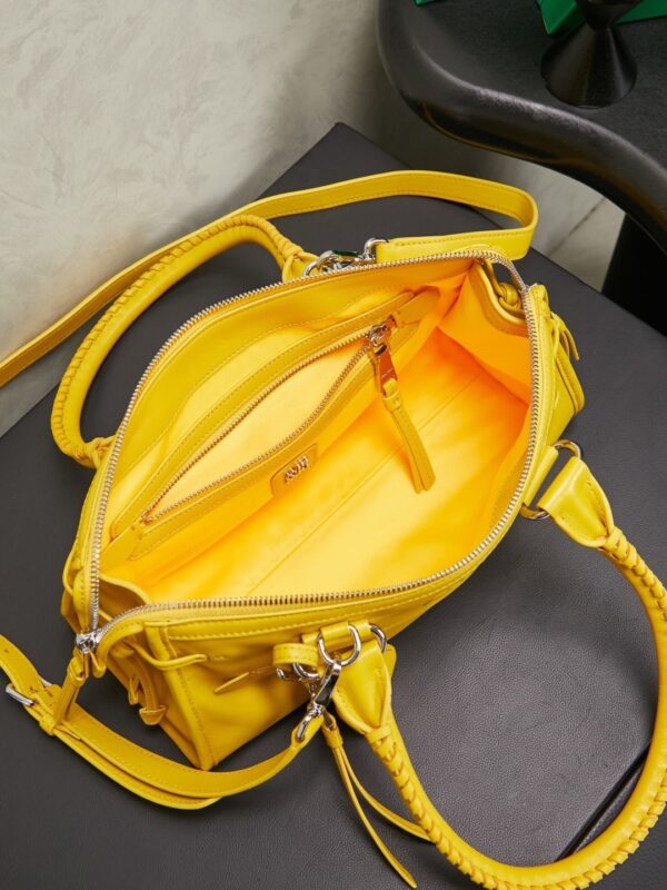 sy_no_C71ED4DE9B01117B276DCB33DD9357E4_4 Yellow Leather Front-Zip Double-Handle Shoulder Crossbody Bag