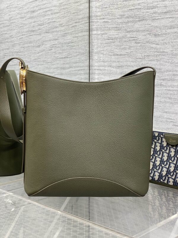 sy_no_C7DDF2FEA89348674A80867999E04921_4 Dior Medaillon Bucket Bag – New Spring/Summer Calfskin Shoulder Bag