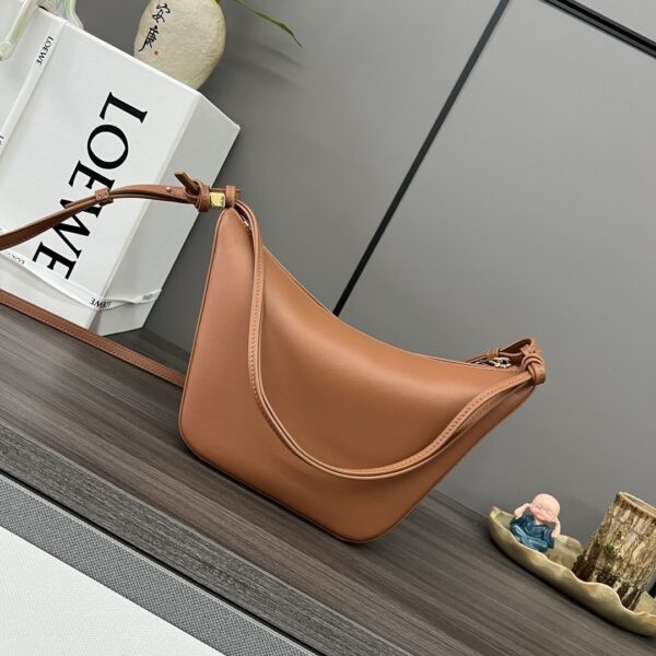 sy_no_C910843FAB84FACC0595838F5D6D501A_0 LOEWE Hammock Hobo Leather Bag