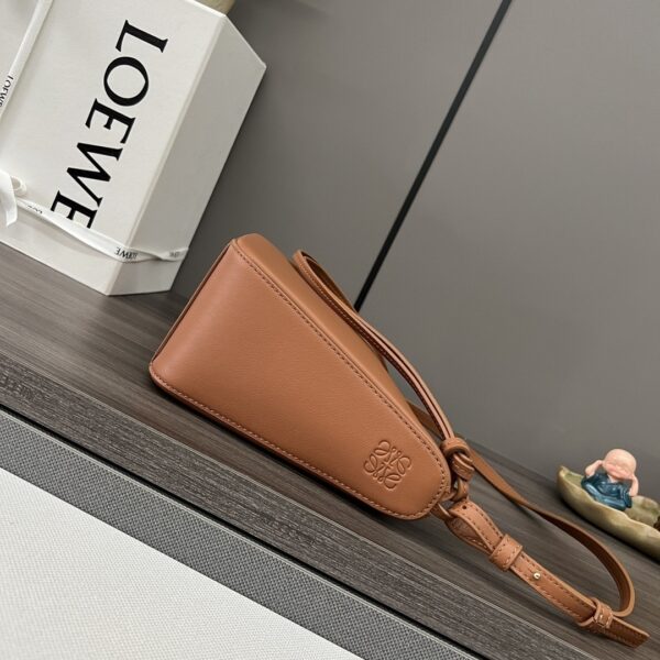 sy_no_C910843FAB84FACC0595838F5D6D501A_1 LOEWE Hammock Hobo Leather Bag