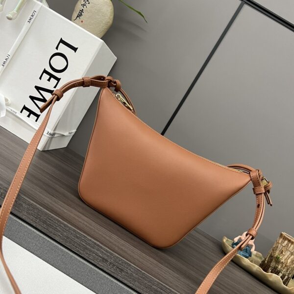 sy_no_C910843FAB84FACC0595838F5D6D501A_2 LOEWE Hammock Hobo Leather Bag