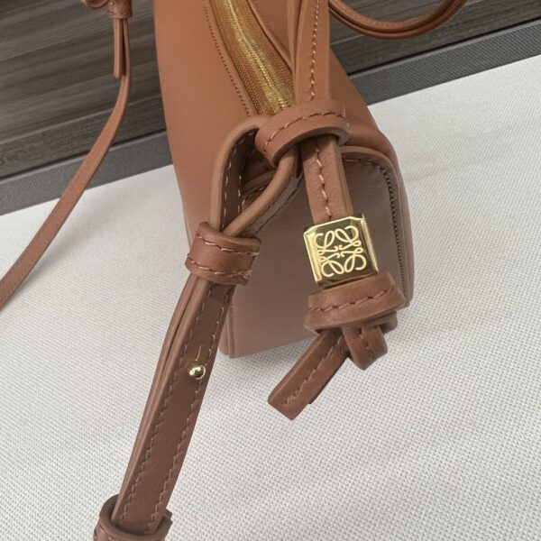 sy_no_C910843FAB84FACC0595838F5D6D501A_5 LOEWE Hammock Hobo Leather Bag