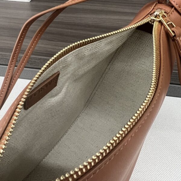 sy_no_C910843FAB84FACC0595838F5D6D501A_7 LOEWE Hammock Hobo Leather Bag