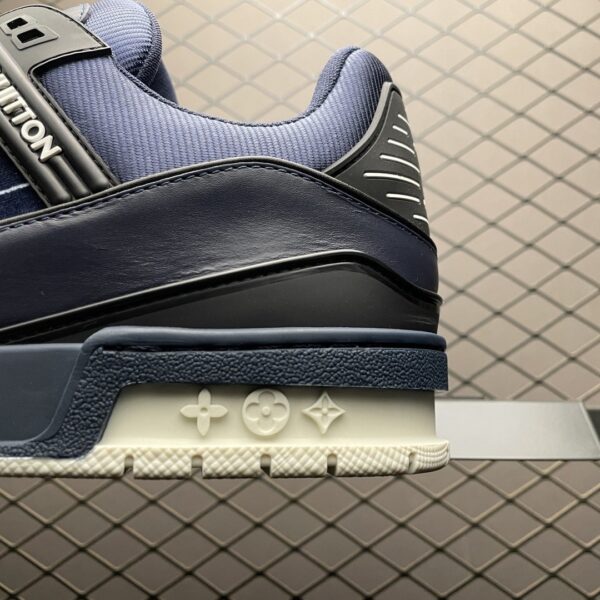 sy_no_CAA2D129AAF4D291293FFEFBFD12BF41_3 Navy Vertical-Stripe Velvet Trainer Sneakers