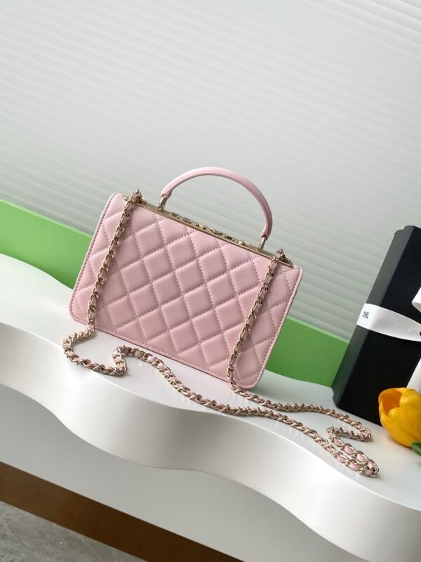 sy_no_CBE8AFD241038A10E59F7F2590251ED4_2 Chanel Trendy CC Lambskin Bag with Crystal-Embellished Clasp (Shoulder/Crossbody/Top-Handle)