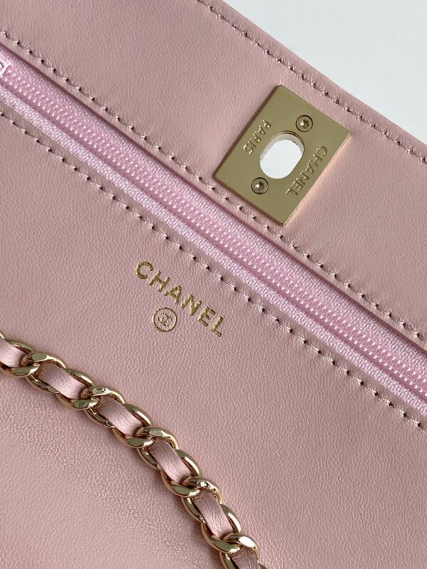 sy_no_CBE8AFD241038A10E59F7F2590251ED4_5 Chanel Trendy CC Lambskin Bag with Crystal-Embellished Clasp (Shoulder/Crossbody/Top-Handle)