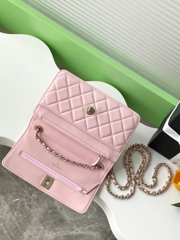 sy_no_CBE8AFD241038A10E59F7F2590251ED4_7 Chanel Trendy CC Lambskin Bag with Crystal-Embellished Clasp (Shoulder/Crossbody/Top-Handle)
