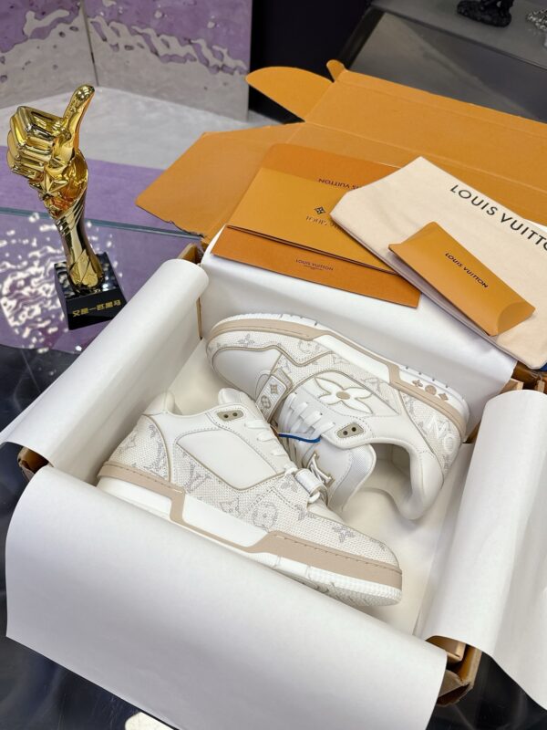 sy_no_CD95B56E2026DABA7E6A05498B911956_0 Louis Vuitton LV Trainer Strap White & Beige/Cream Retro Sneakers