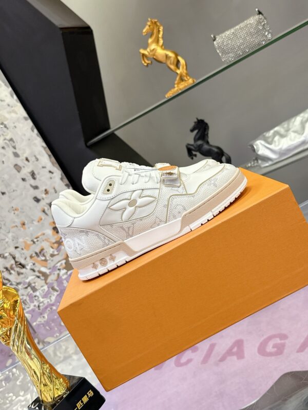 sy_no_CD95B56E2026DABA7E6A05498B911956_2 Louis Vuitton LV Trainer Strap White & Beige/Cream Retro Sneakers