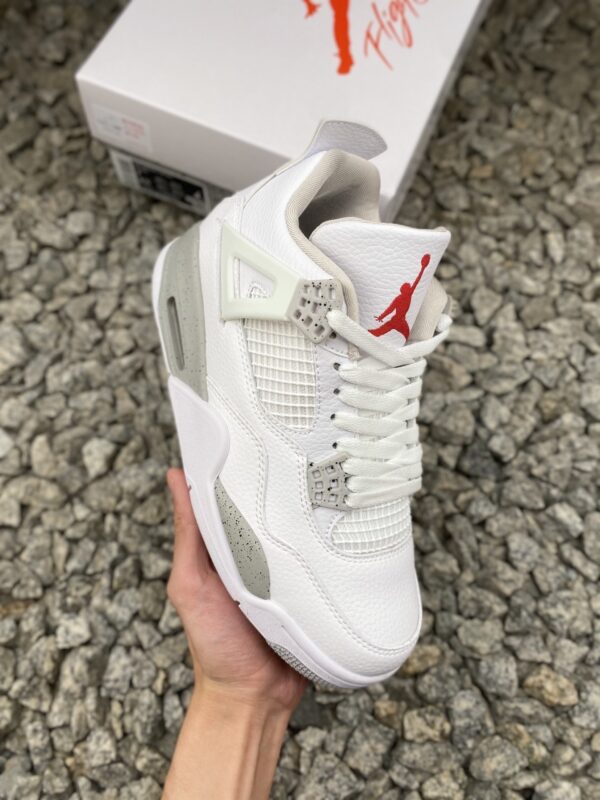 sy_no_CD9AF831FC52FF9B7178DDA81D0813BD_0 White & Grey Retro Basketball Sneakers