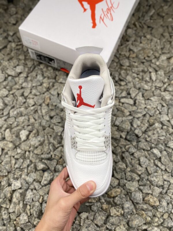 sy_no_CD9AF831FC52FF9B7178DDA81D0813BD_1 White & Grey Retro Basketball Sneakers