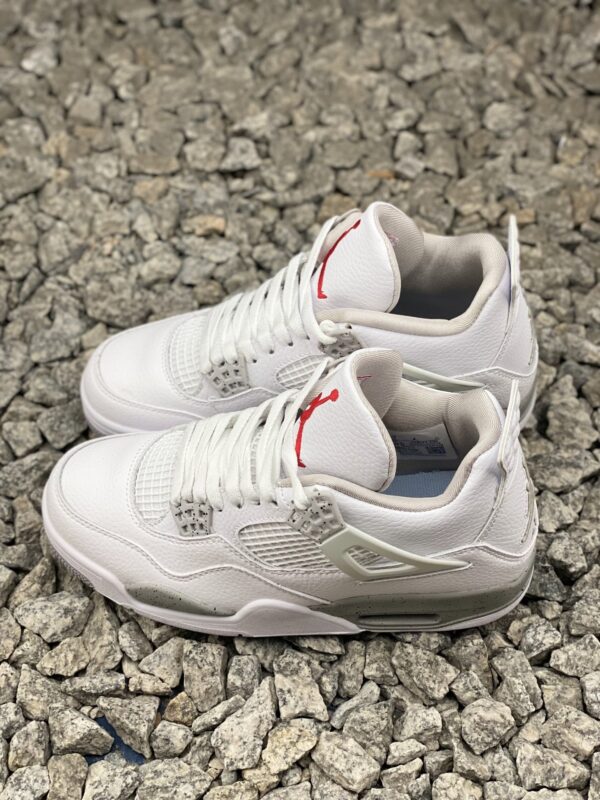 sy_no_CD9AF831FC52FF9B7178DDA81D0813BD_7 White & Grey Retro Basketball Sneakers