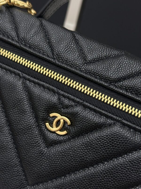 sy_no_CE1E5C5F6BE0B1ABD9237439C04F85A3_5 Chanel Vanity Case with Handle – Grained Calfskin Leather
