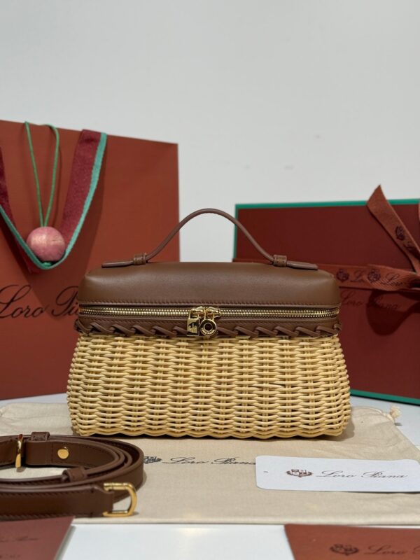 sy_no_D32F1D77F0D5337A258D8B841B754E71_0 LOEWE Extra Pocket L19 Handbag – Woven Leather Edition