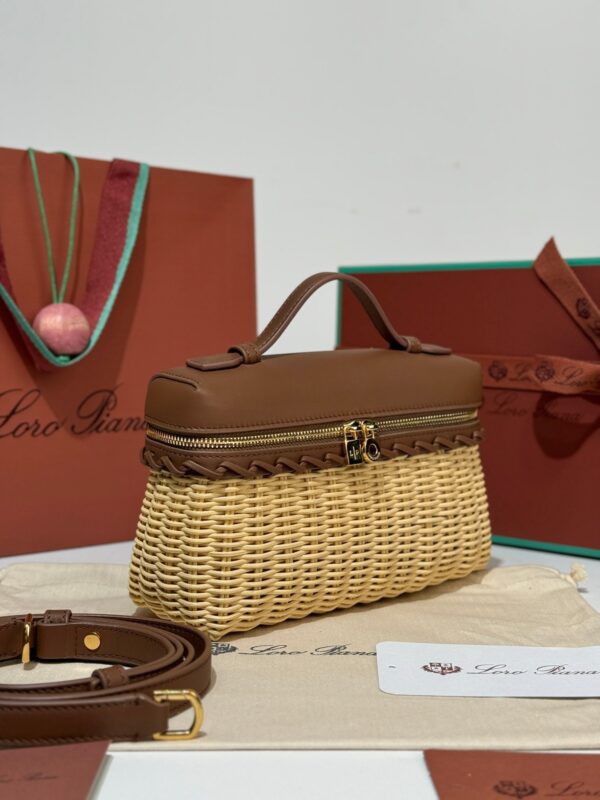sy_no_D32F1D77F0D5337A258D8B841B754E71_1 LOEWE Extra Pocket L19 Handbag – Woven Leather Edition