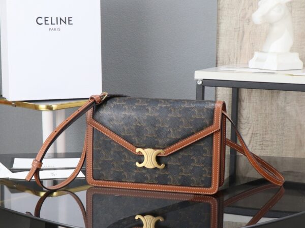 Enveloppe Triomphe Envelope Bag – Leather
