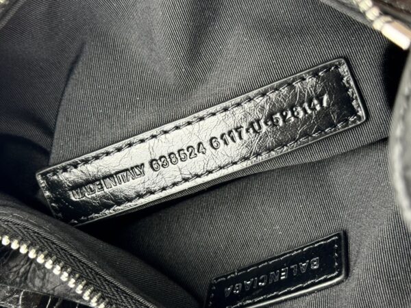 sy_no_D5208907EE4ED06D5E31AC0441557DC3_11 Balenciaga Le Cagole Crescent Moon Shoulder Bag