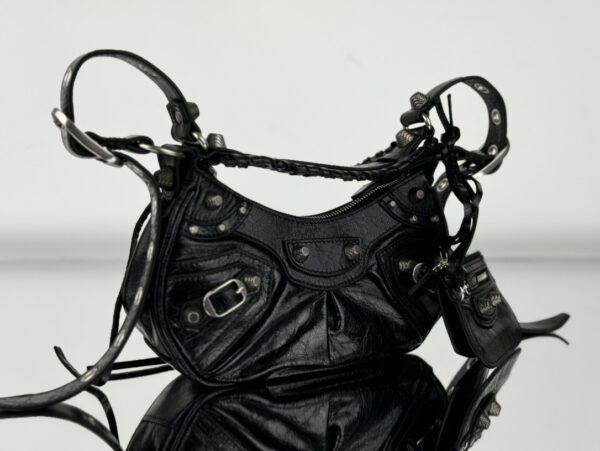sy_no_D5208907EE4ED06D5E31AC0441557DC3_2 Balenciaga Le Cagole Crescent Moon Shoulder Bag