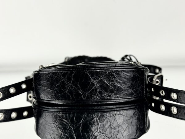 sy_no_D5208907EE4ED06D5E31AC0441557DC3_3 Balenciaga Le Cagole Crescent Moon Shoulder Bag