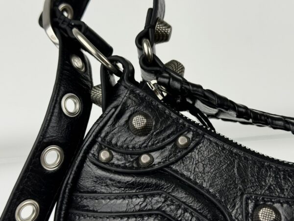 sy_no_D5208907EE4ED06D5E31AC0441557DC3_5 Balenciaga Le Cagole Crescent Moon Shoulder Bag