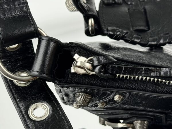 sy_no_D5208907EE4ED06D5E31AC0441557DC3_8 Balenciaga Le Cagole Crescent Moon Shoulder Bag