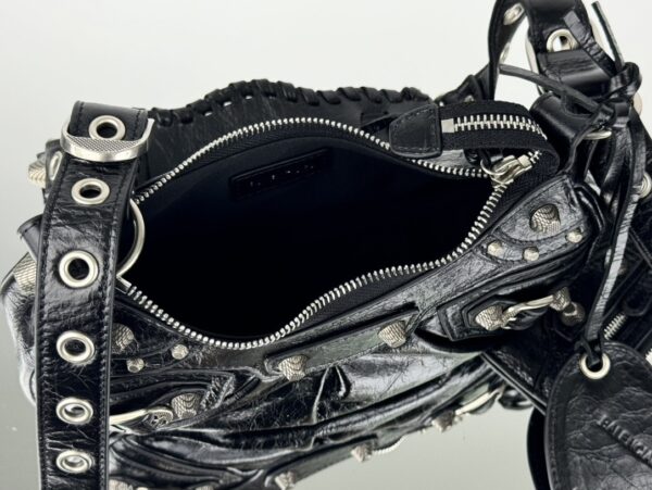 sy_no_D5208907EE4ED06D5E31AC0441557DC3_9 Balenciaga Le Cagole Crescent Moon Shoulder Bag
