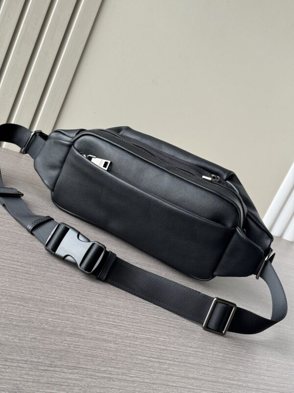 sy_no_D57388BBA355A274827F71662152ECA9_1 Large-Capacity Chest Bag – Black