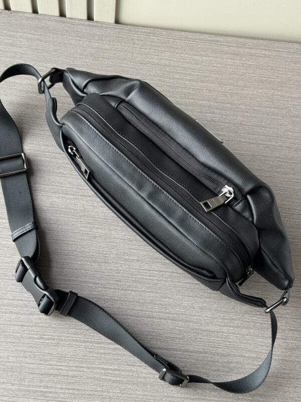 sy_no_D57388BBA355A274827F71662152ECA9_4 Large-Capacity Chest Bag – Black
