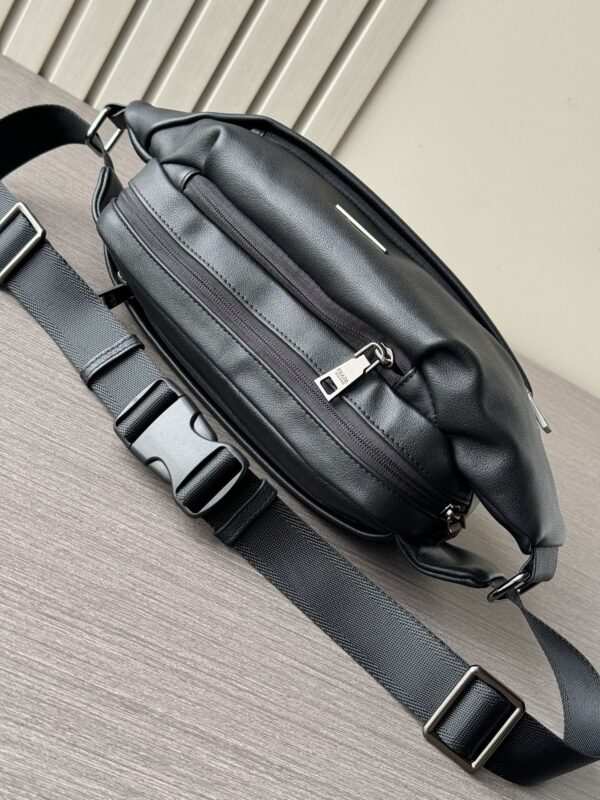 sy_no_D57388BBA355A274827F71662152ECA9_5 Large-Capacity Chest Bag – Black