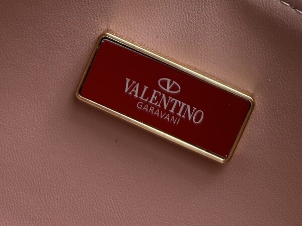 Valentino Garavani Rockstud Small Leather Crossbody Bag – Pink