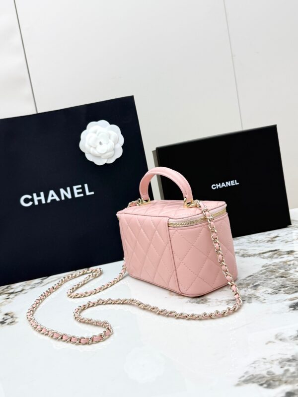 sy_no_D705A9B307C524070271F0BBAB3EB2C9_1 Chanel Vanity Case with Handle – Quilted Lambskin Chain Bag (Pink)