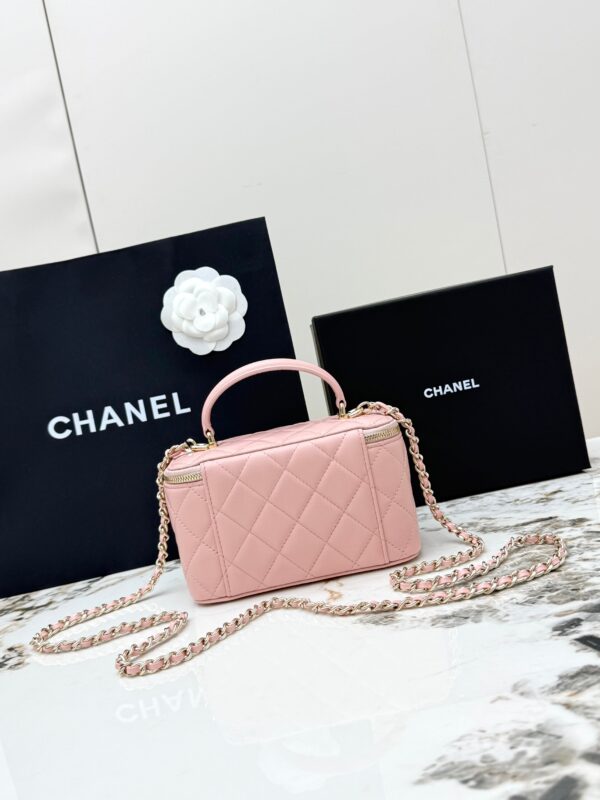 sy_no_D705A9B307C524070271F0BBAB3EB2C9_2 Chanel Vanity Case with Handle – Quilted Lambskin Chain Bag (Pink)