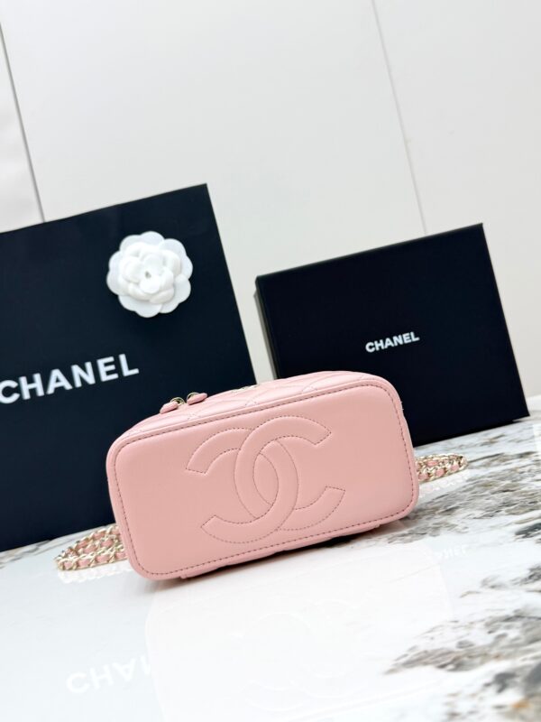 sy_no_D705A9B307C524070271F0BBAB3EB2C9_3 Chanel Vanity Case with Handle – Quilted Lambskin Chain Bag (Pink)