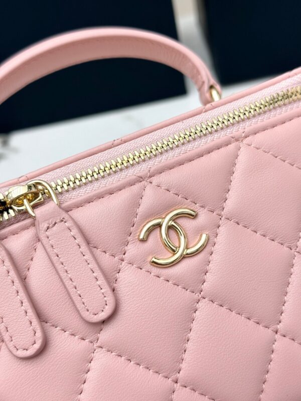 sy_no_D705A9B307C524070271F0BBAB3EB2C9_4 Chanel Vanity Case with Handle – Quilted Lambskin Chain Bag (Pink)