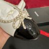 sy_no_D74E968460683EA1651DC99FD9D9BC47_5 White & Black Patent Cap-Toe Chain Ballerinas